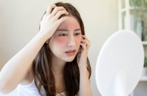 臉泛紅