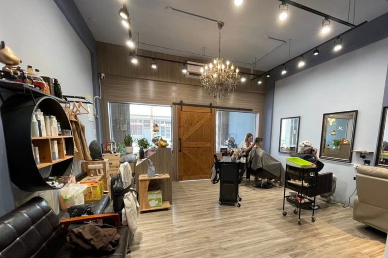 【苗栗美髮店推薦】10間苗栗附近美髮店推薦，剪染燙護一次搞定！
  