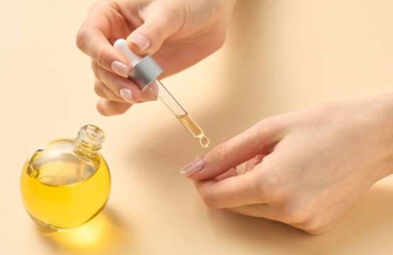 指緣油有用嗎？一文了解指緣油功效、用途、正確用法＆推薦產品
  
