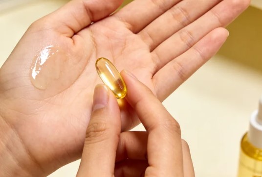 維他命E擦臉有哪些好處？5大維他命E皮膚功效，保濕、美白、抗老…… 
  